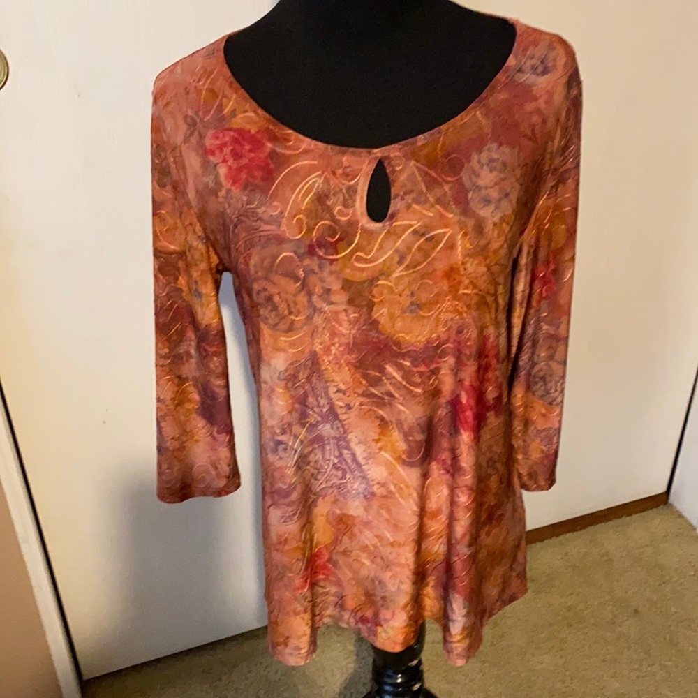 Beautiful top with three quarter sleeves.